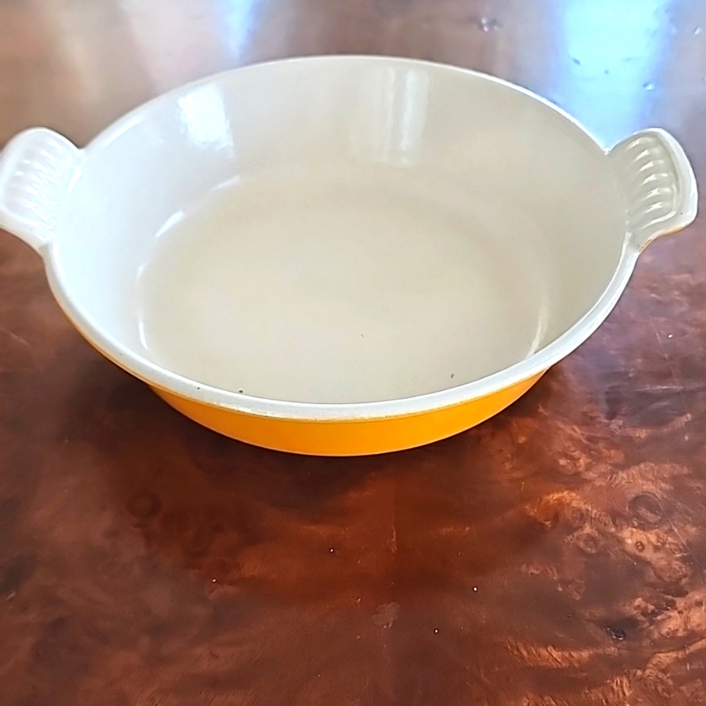Le Creuset #18 Yellow Round Cast Iron Casserole Baking Dish